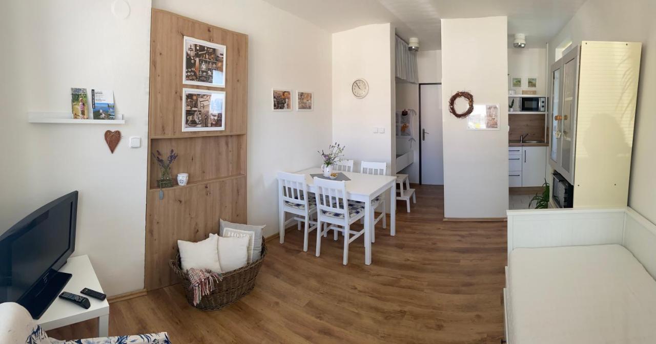 Apartman V Brezi Bagian luar foto